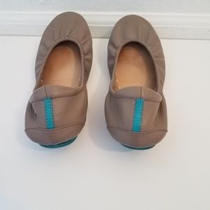 Size 6 taupe Tieks